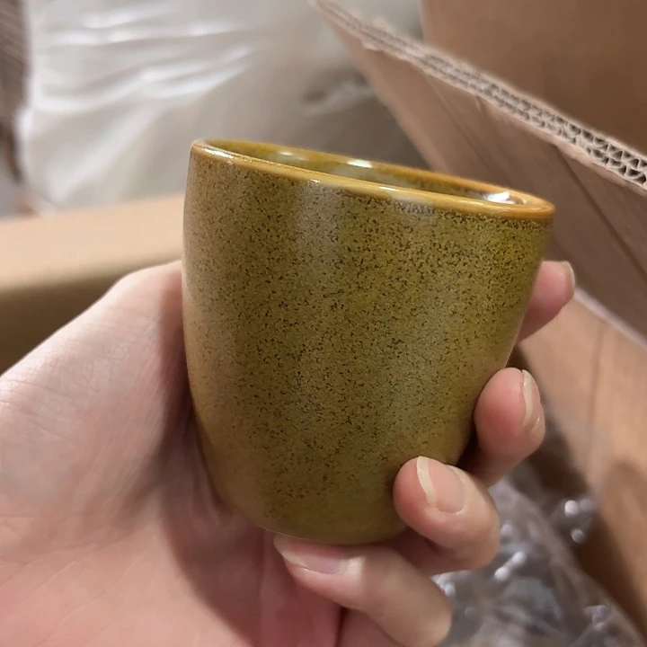 茶叶末茶杯。