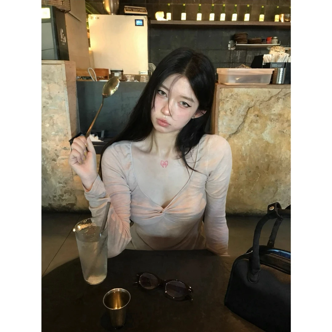 天使肌肤 秋季新款纯欲v领扭结长袖t恤女修身显瘦内搭打底衫上衣