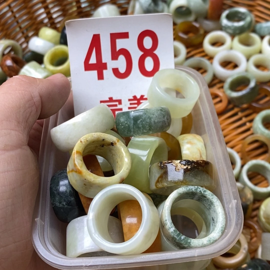 蛇纹石玉挂坠未镶嵌