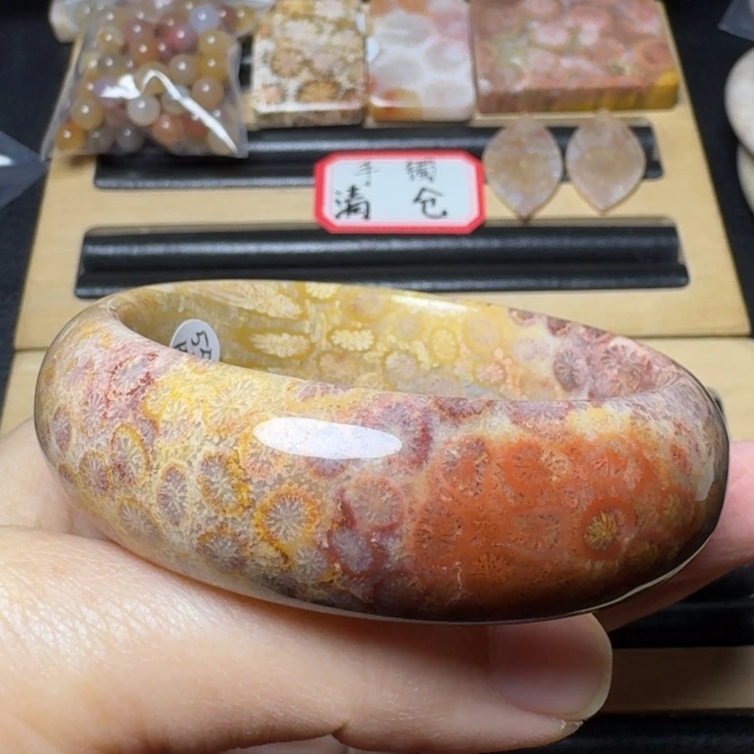 硅化玉55双面红彩花，可盘未镶嵌