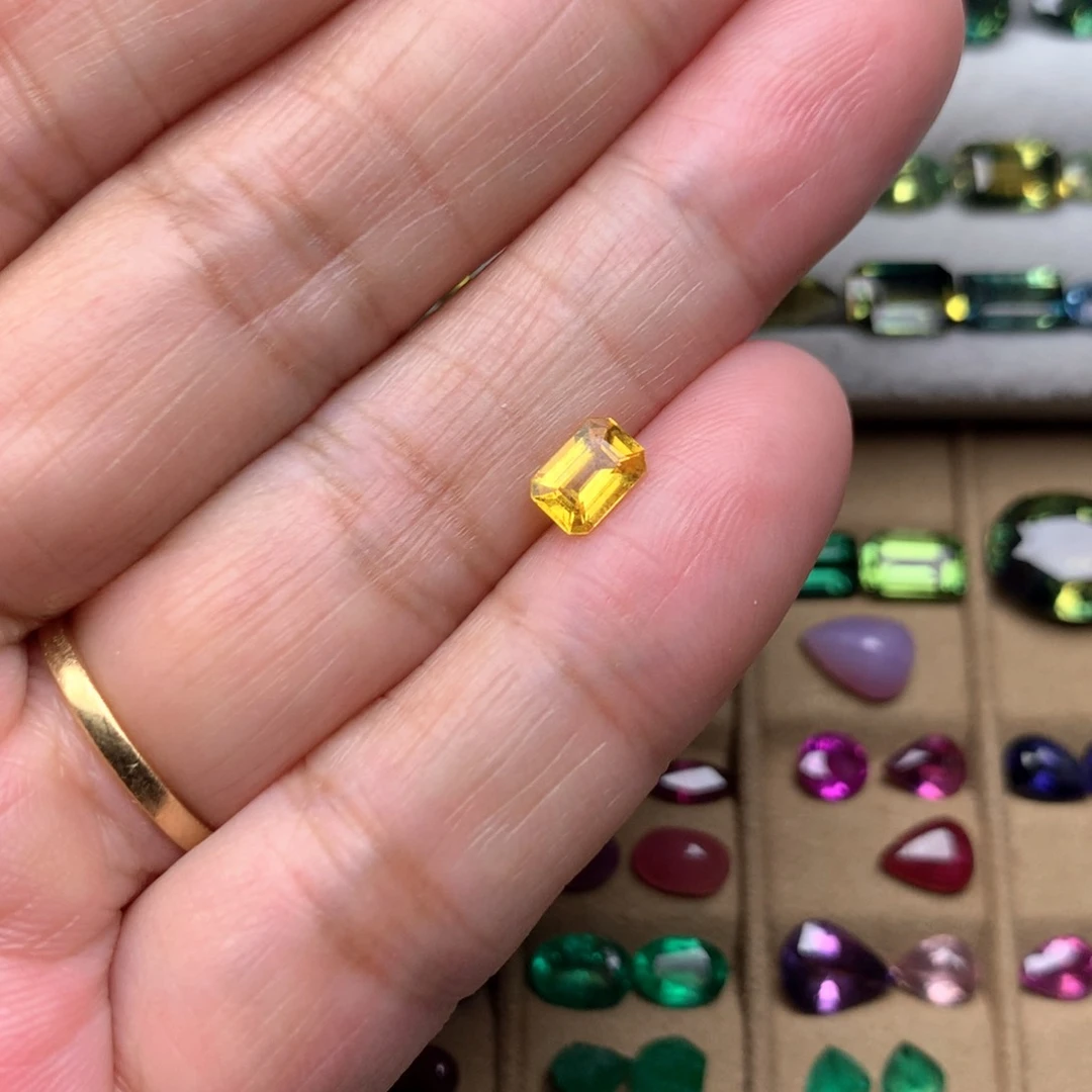 蓝宝石裸石未镶嵌