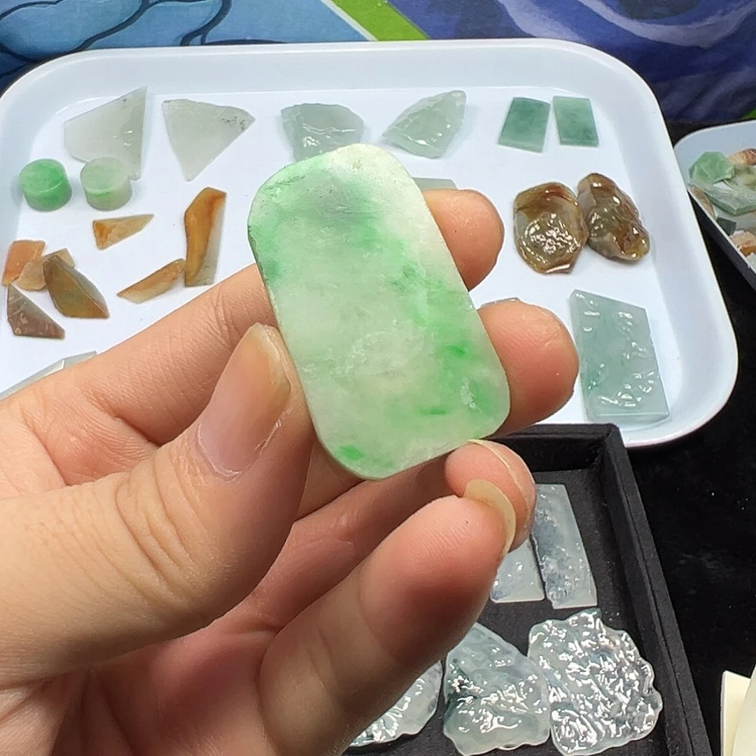 定制翡翠未镶嵌缅甸翡翠A货水头带绿色料子