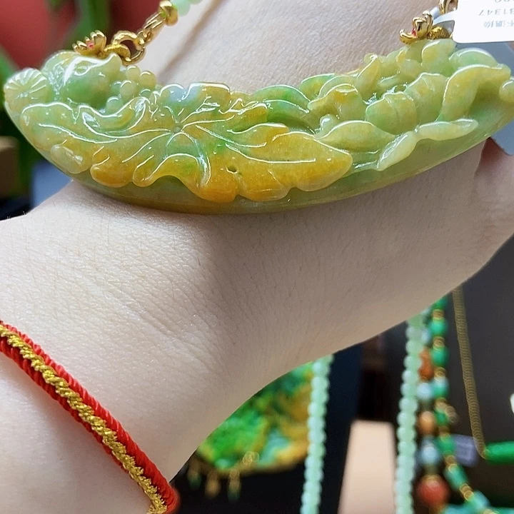 翡翠未镶嵌颈饰吊坠