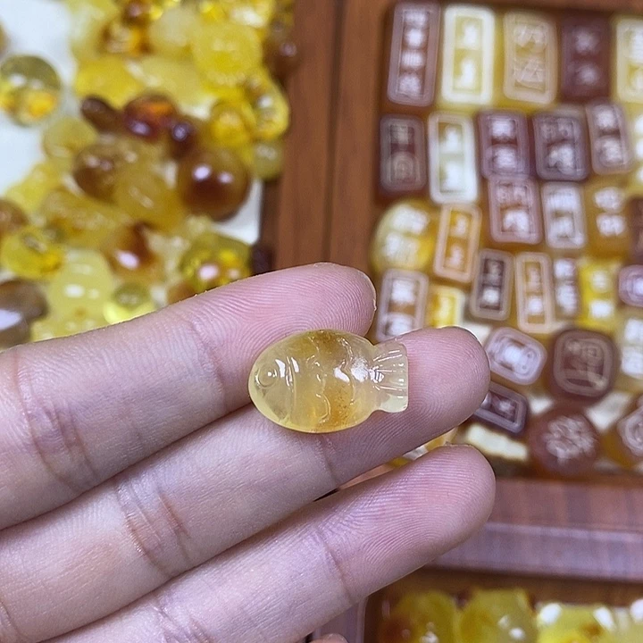 橄榄核吊坠小鱼84