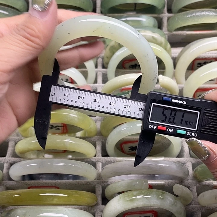 蛇纹石玉未镶嵌手镯321