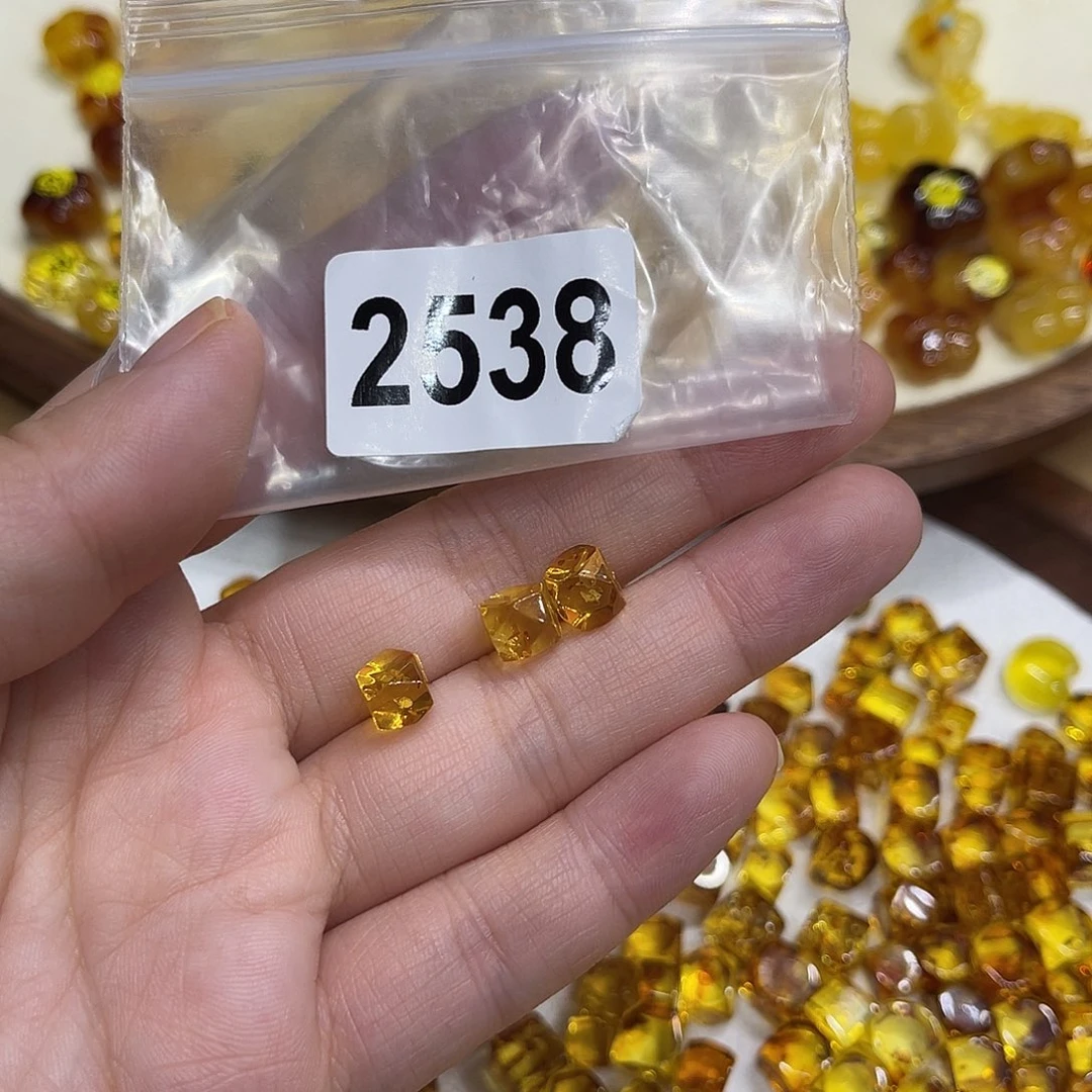 琥珀未镶嵌珠宝奇石