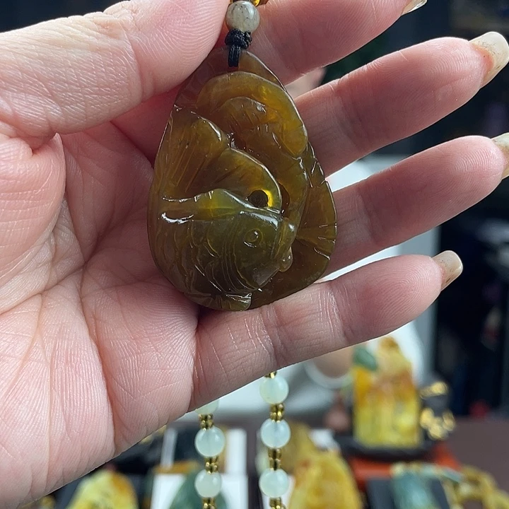 蛇纹石玉未镶嵌颈饰