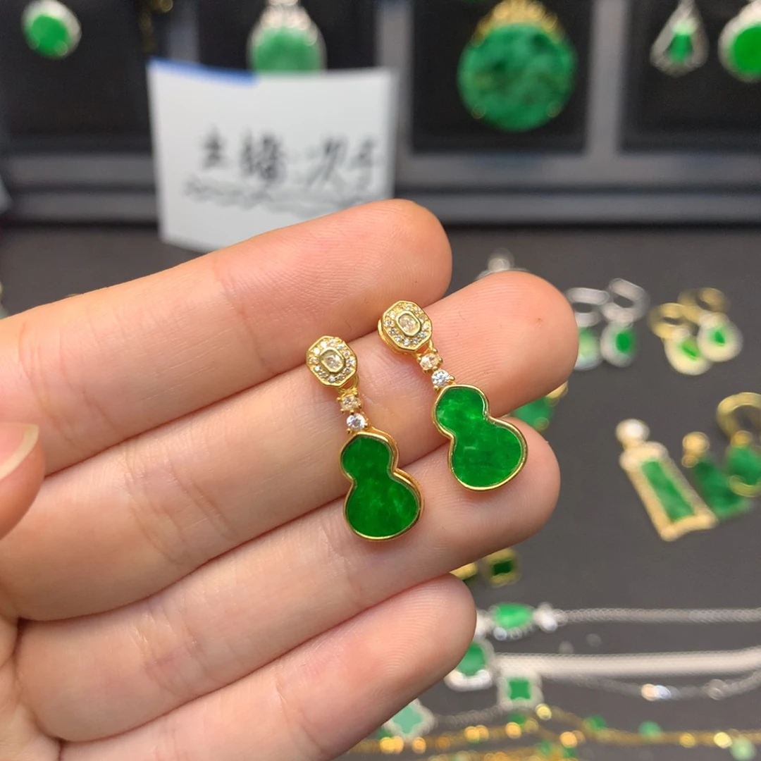 翡翠未镶嵌耳饰有纹裂