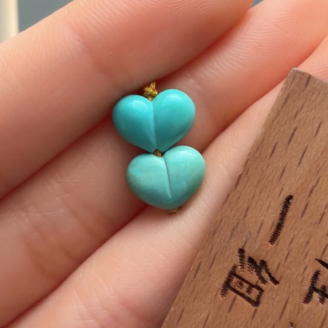 绿松石未镶嵌颈饰