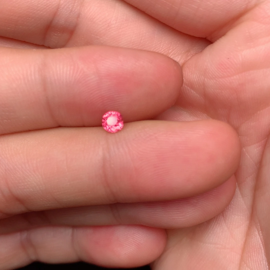 裸石未镶嵌尖晶石沁***馨