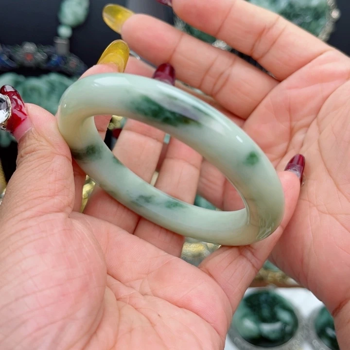 透闪石-蛇纹石玉未镶嵌手镯米*瓜