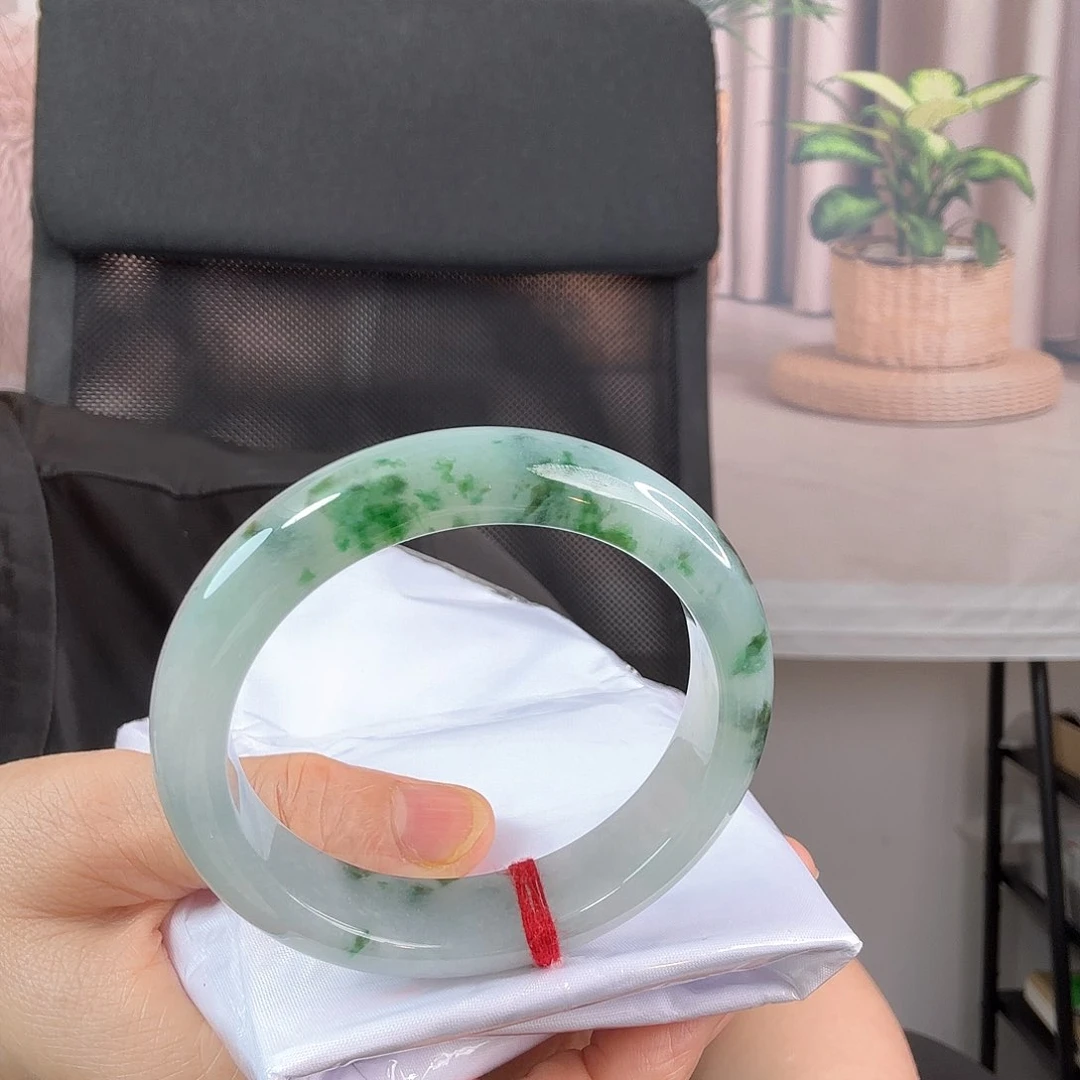 翡翠手镯未镶嵌正圈