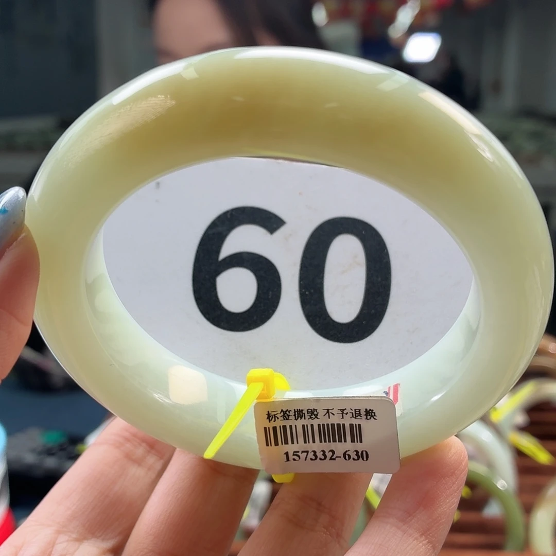 快***子和田玉未镶嵌手镯