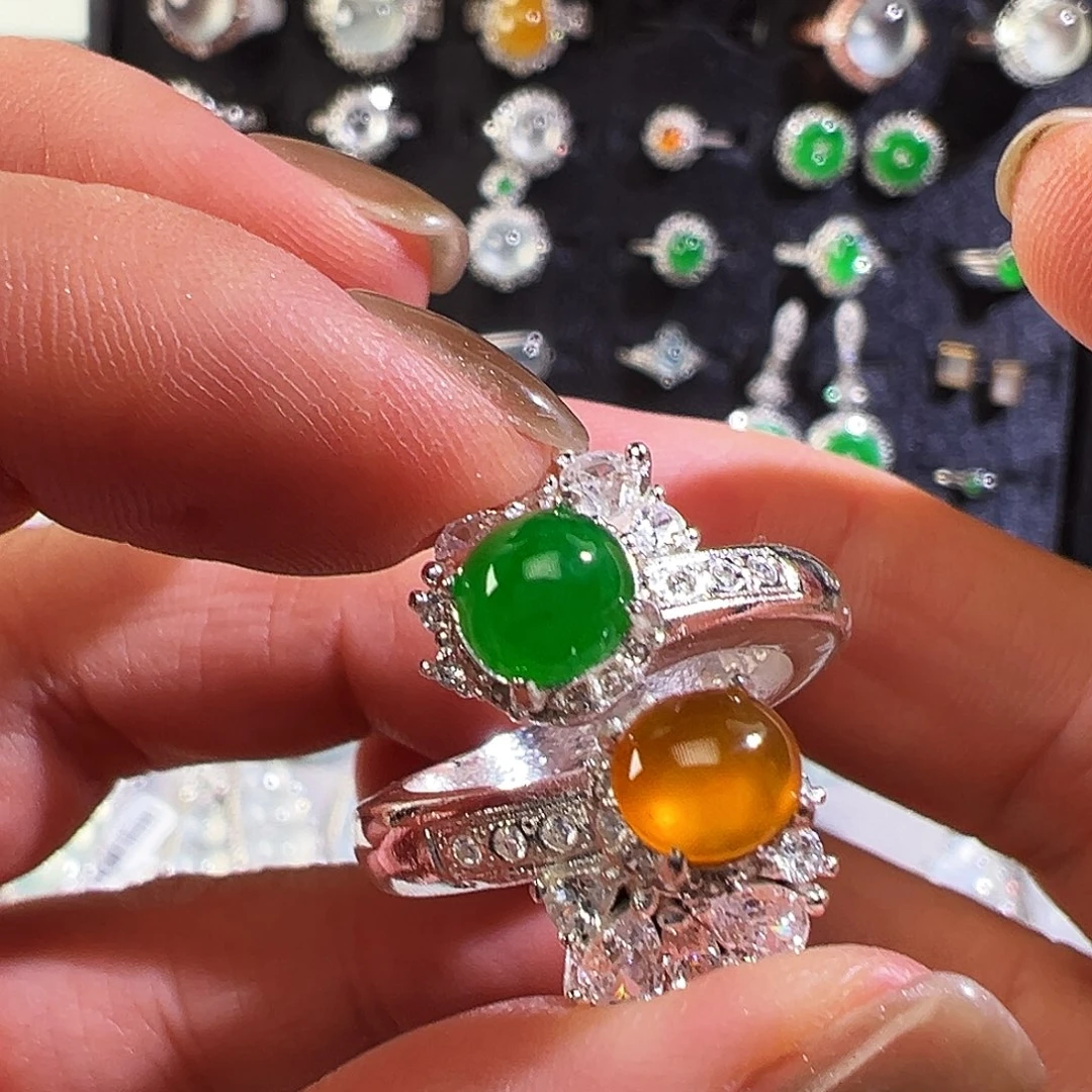 翡翠未镶嵌颈饰戒指