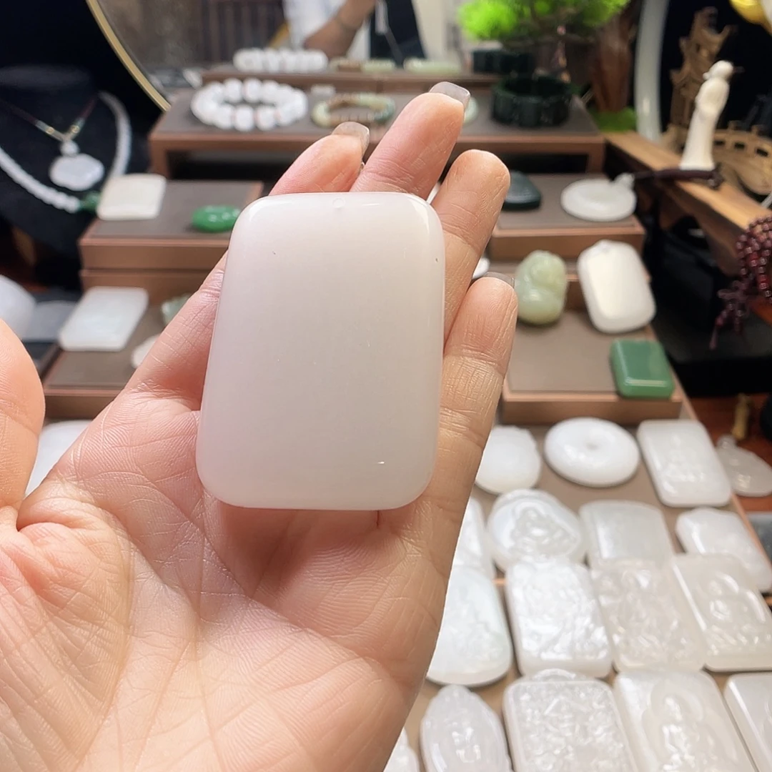 H***n石英质玉（金丝玉）未镶嵌颈饰新疆金丝玉