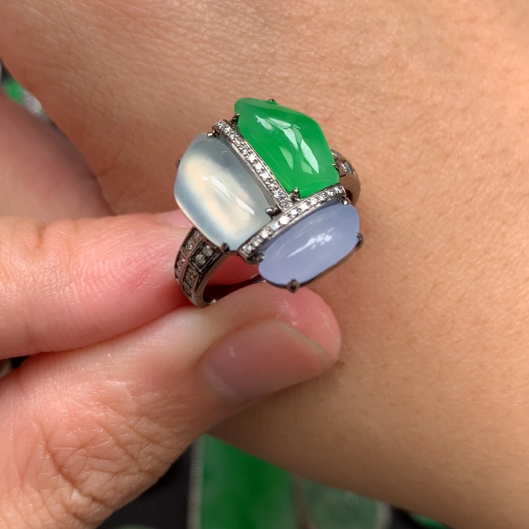 翡翠18K金镶嵌戒指