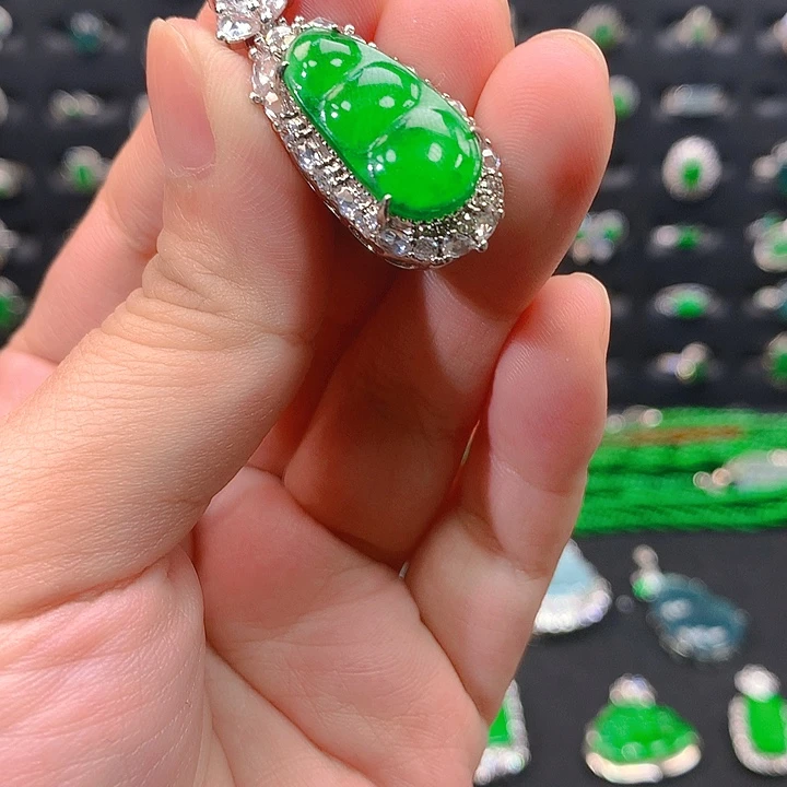 吊坠(不含链)未镶嵌翡翠