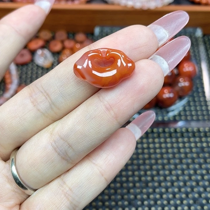 用***5南红玛瑙未镶嵌颈饰平安锁