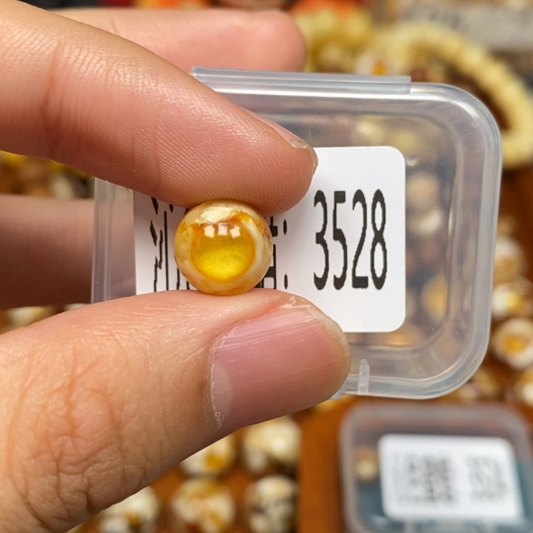 蜜蜡未镶嵌珠宝奇石3528