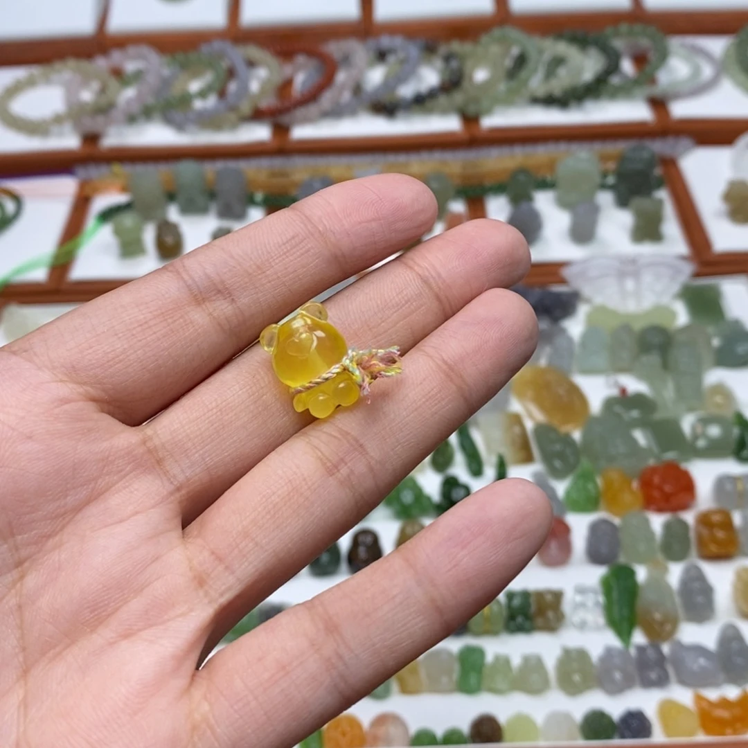 琥珀颈饰未镶嵌?****）