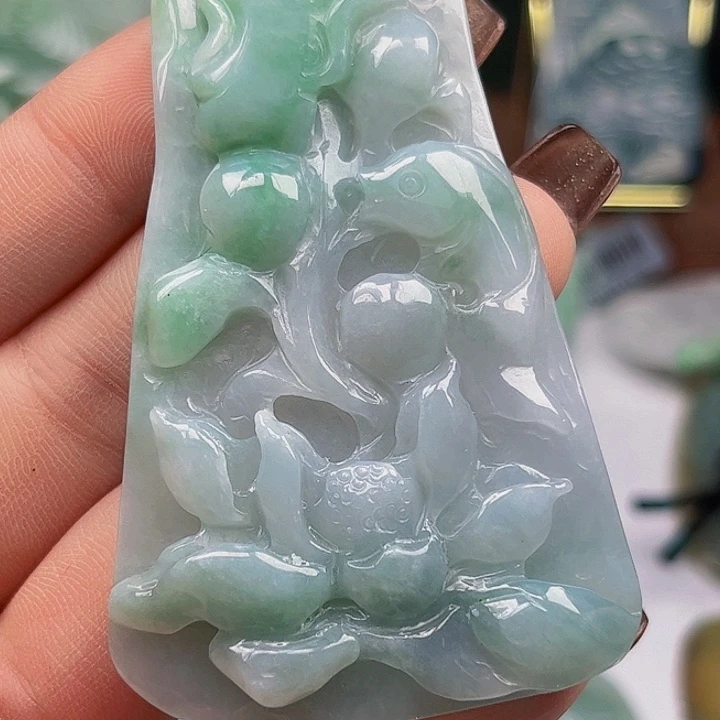 翡翠未镶嵌颈饰挂件