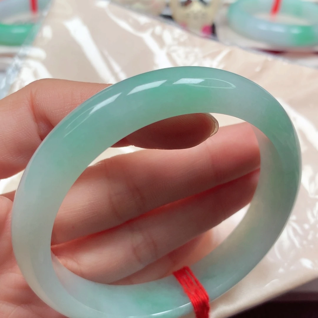 翡翠未镶嵌手镯冰润葡萄绿飘色6162