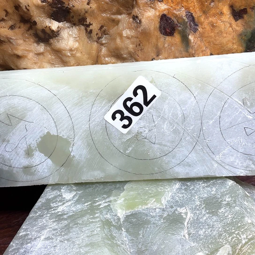 走***口未镶嵌蛇纹石玉原石