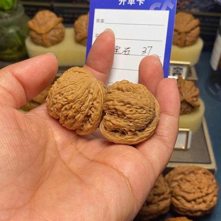 【闪购商品】把件文玩核桃红宝石