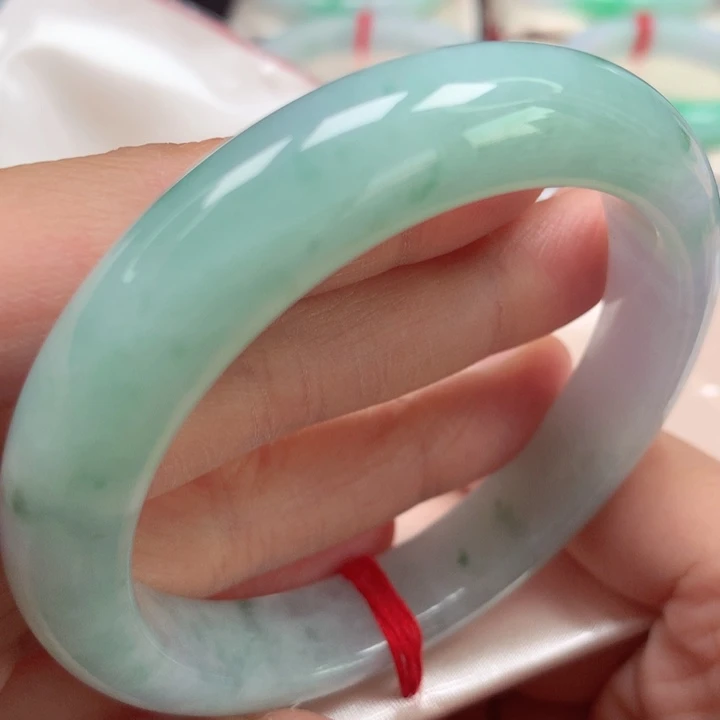 翡翠手镯未镶嵌甜果绿飘花10号