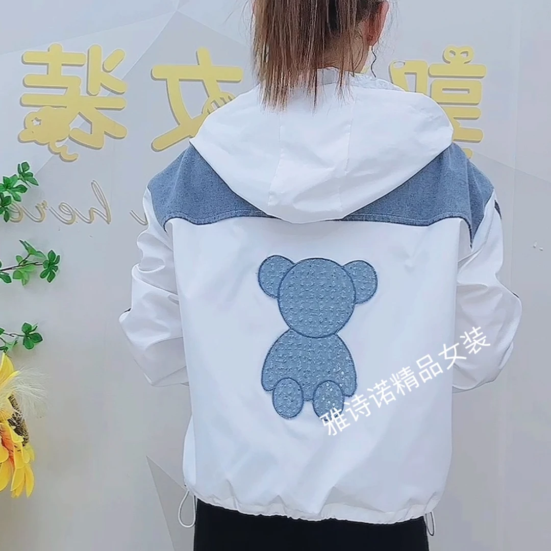 拼接短款牛仔外套女2025秋季新款背后小熊时尚宽松休闲连帽上衣