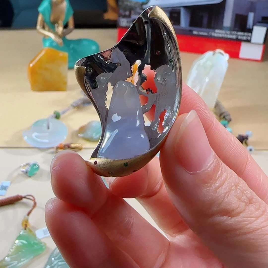 颈饰18K金镶嵌翡翠橦