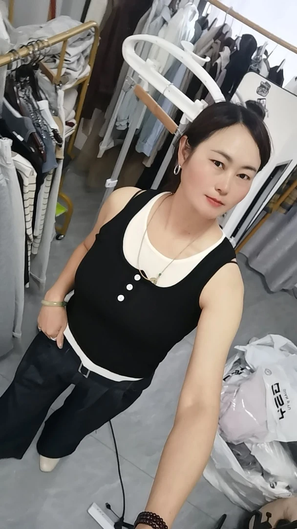 假两件吊带背心撞色设计感修身显瘦短款无袖上衣