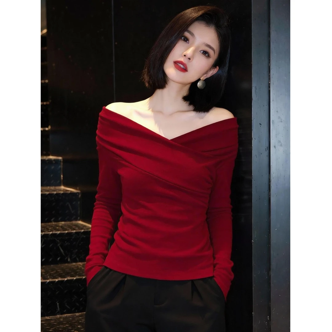 法式气质红色露肩v领打底衫女装内搭设计感长袖t恤绝美上衣秋冬季