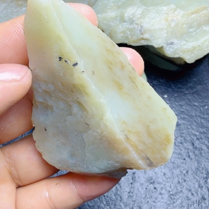 和田玉（糖玉）未镶嵌珠宝奇石