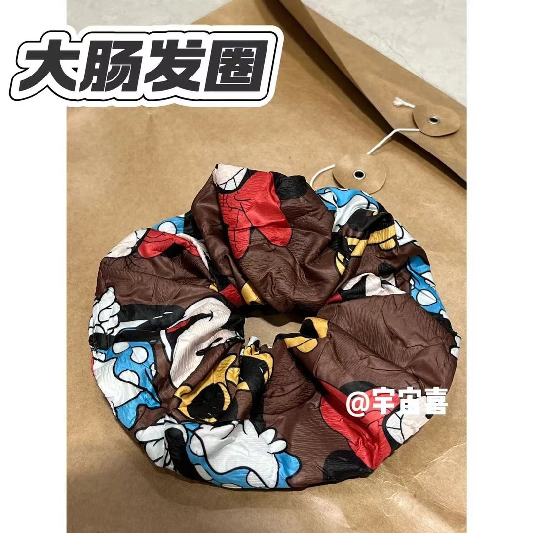 S2-015【咖色底羽绒尼龙面料米奇米妮大肠发圈】