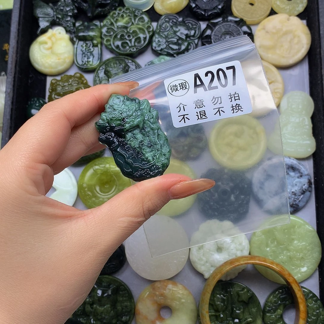 蛇纹石玉未镶嵌颈饰凌**妖