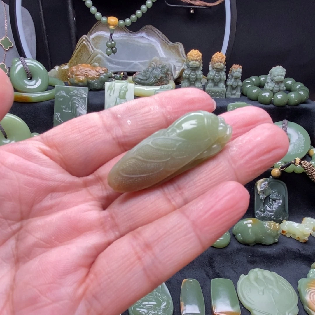未镶嵌岫岩河磨玉（透闪石质玉）挂件
