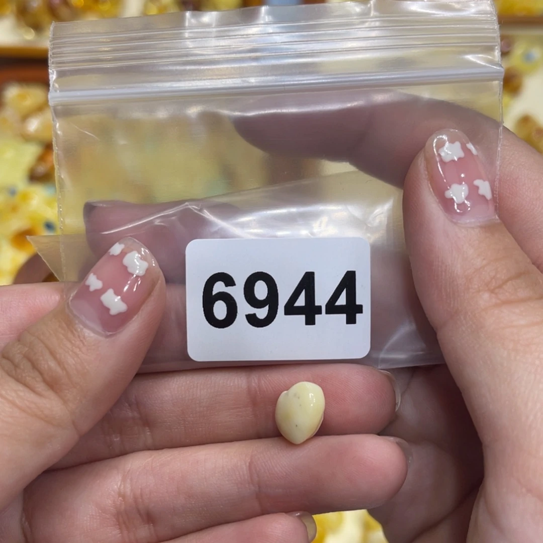 琥珀珠宝奇石未镶嵌?**宝
