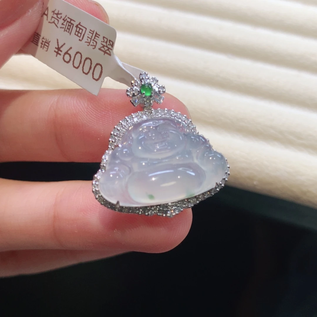 翡翠18K金镶嵌颈饰佛