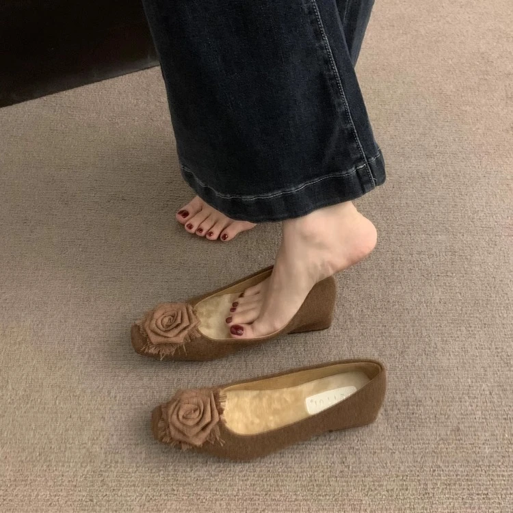 玫瑰花优雅粗跟复古方头晚晚鞋单鞋女2025秋季新款浅口百搭通勤鞋