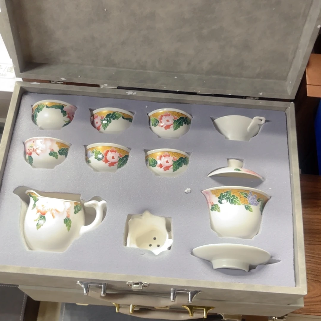 孤品茶具套装等。