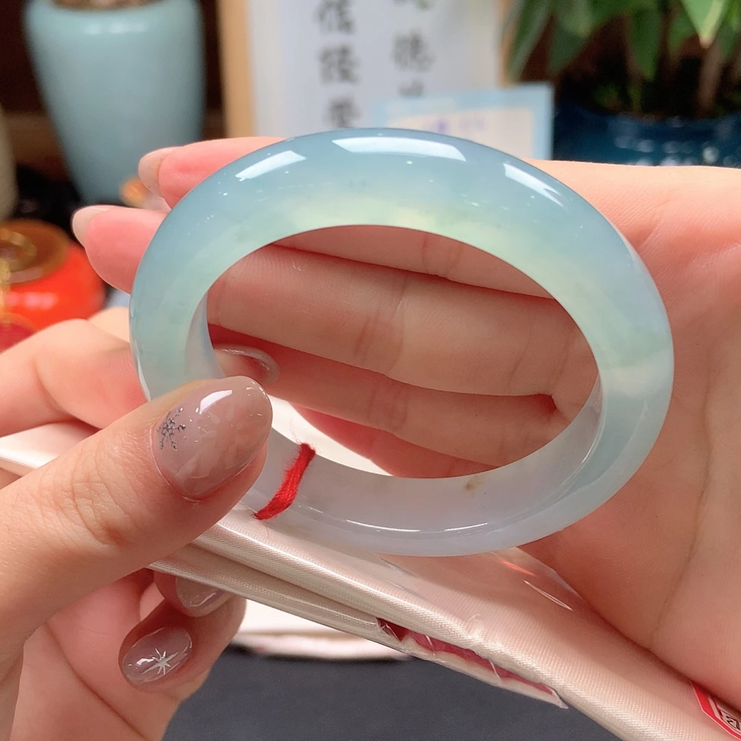 翡翠未镶嵌手镯冰蓝炸光72号