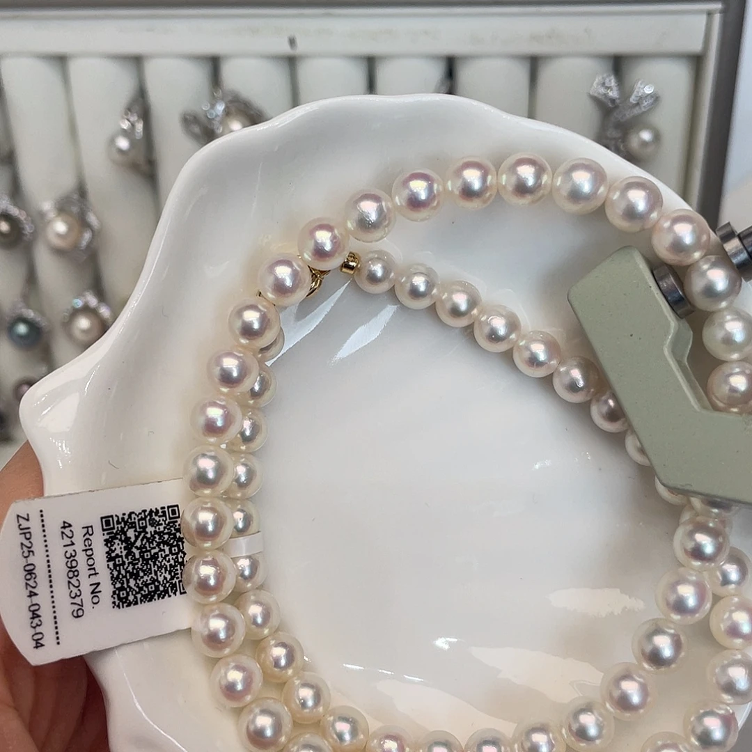 18K金镶嵌海水珍珠颈饰