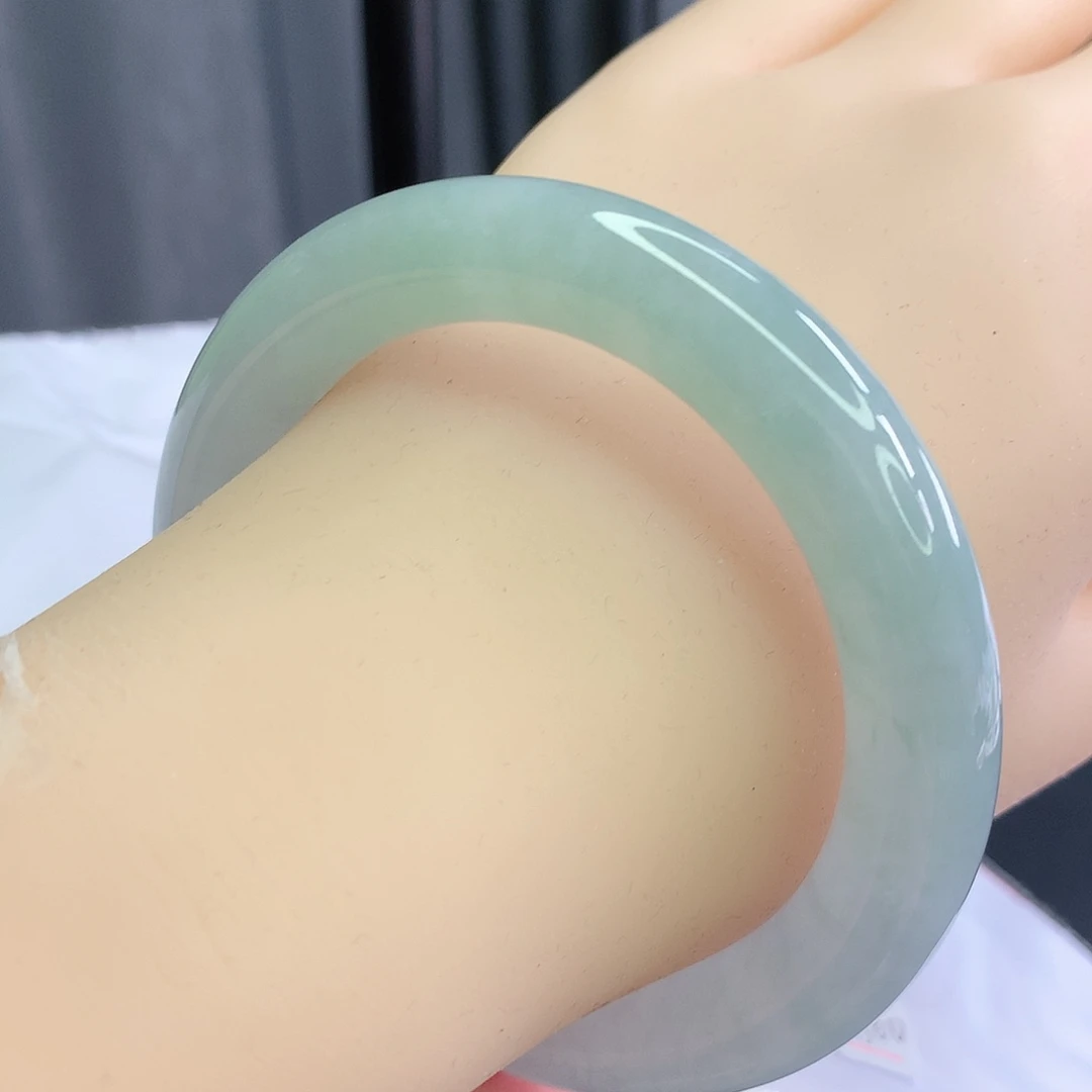 翡翠未镶嵌手镯缅甸5556