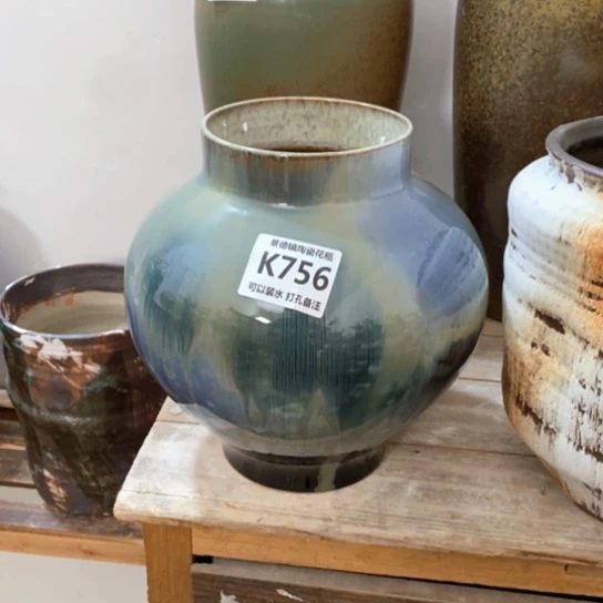 瓶景德镇陶瓷。景德镇陶瓷