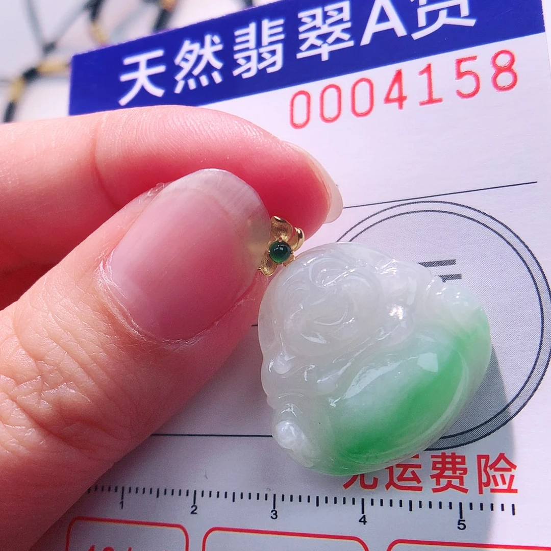 颈饰18K金镶嵌翡翠吊坠