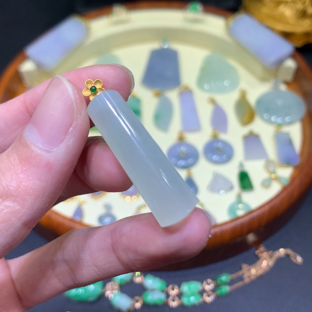 翡翠吊坠(不含链)18K金镶嵌