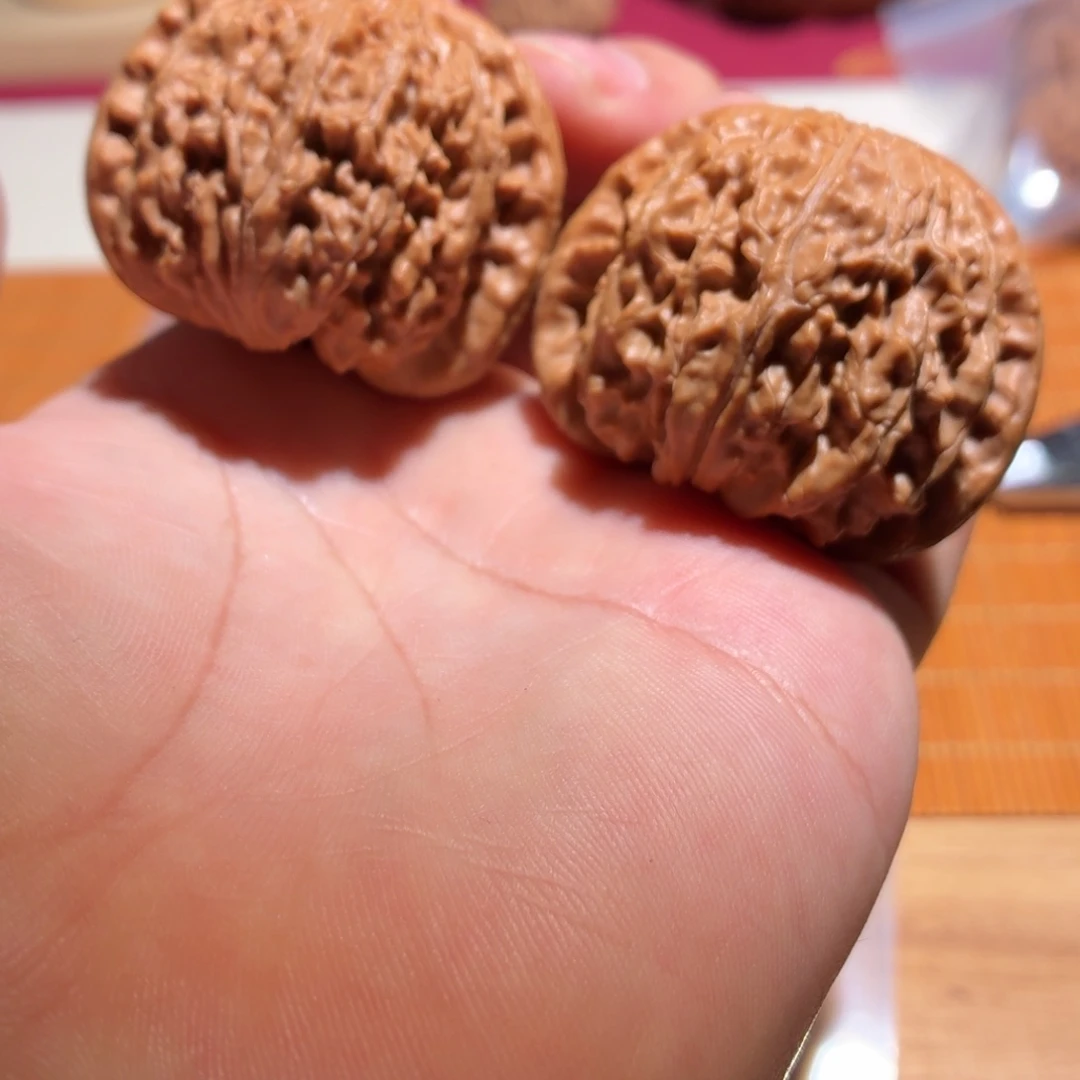 蛤蟆头文玩核桃B117