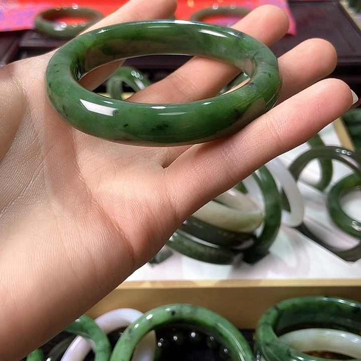 未镶嵌手镯和田玉（碧玉）