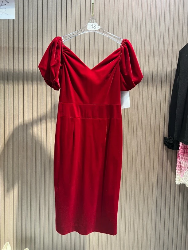 2656双v领连衣裙